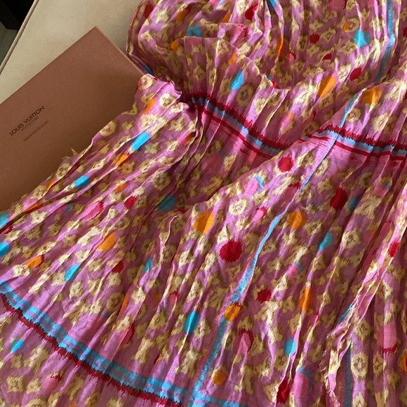 LV multicolored pink monogram cotton scarf L 56” x 30W in brand new condition - Picture 2 of 7
